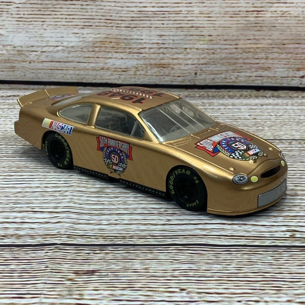 1948-1998 NASCAR 1:24 50th Anniversary Gold Racing Car Diecast Toy‎ Vehicle